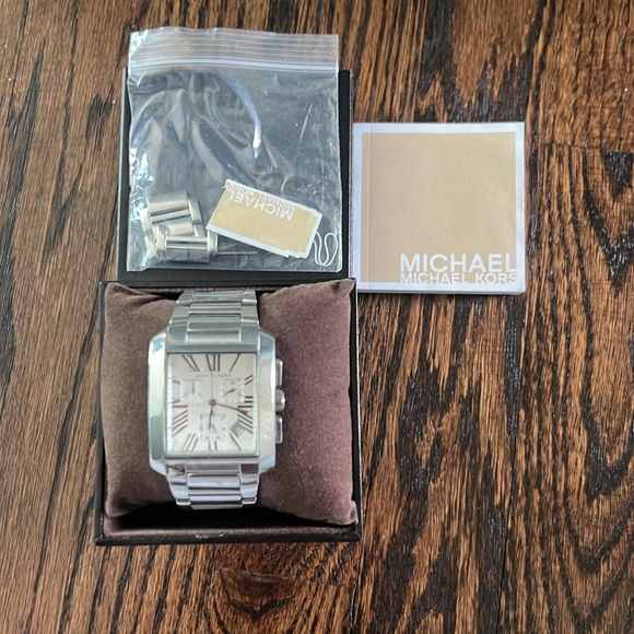 Michael Kors Silver Watch - Picture 4 of 4